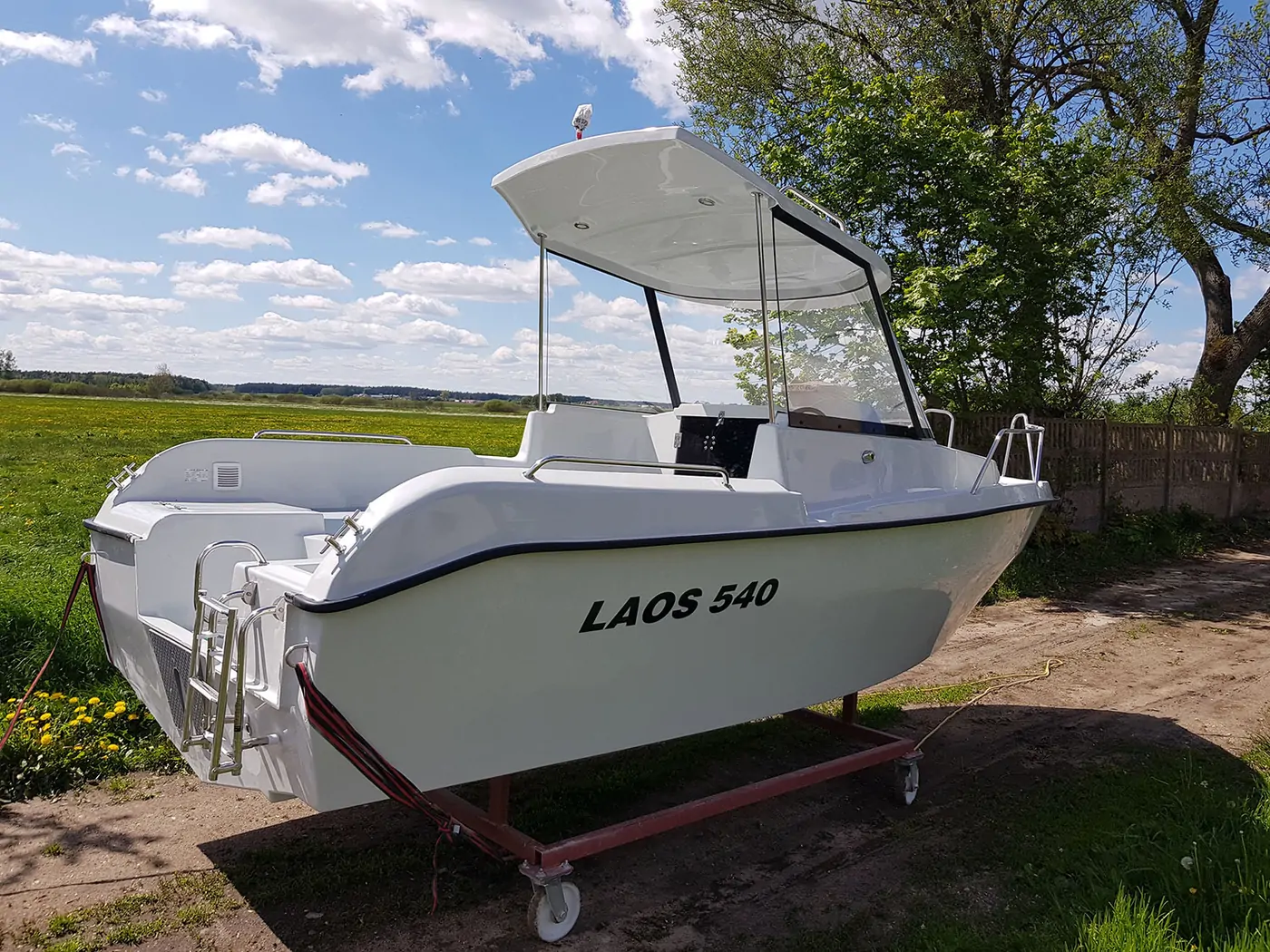 Laos 540 Pilothouse Kabinli Tekne