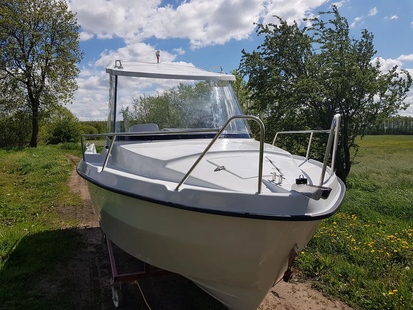 Laos 540 Pilothouse Kabinli Tekne