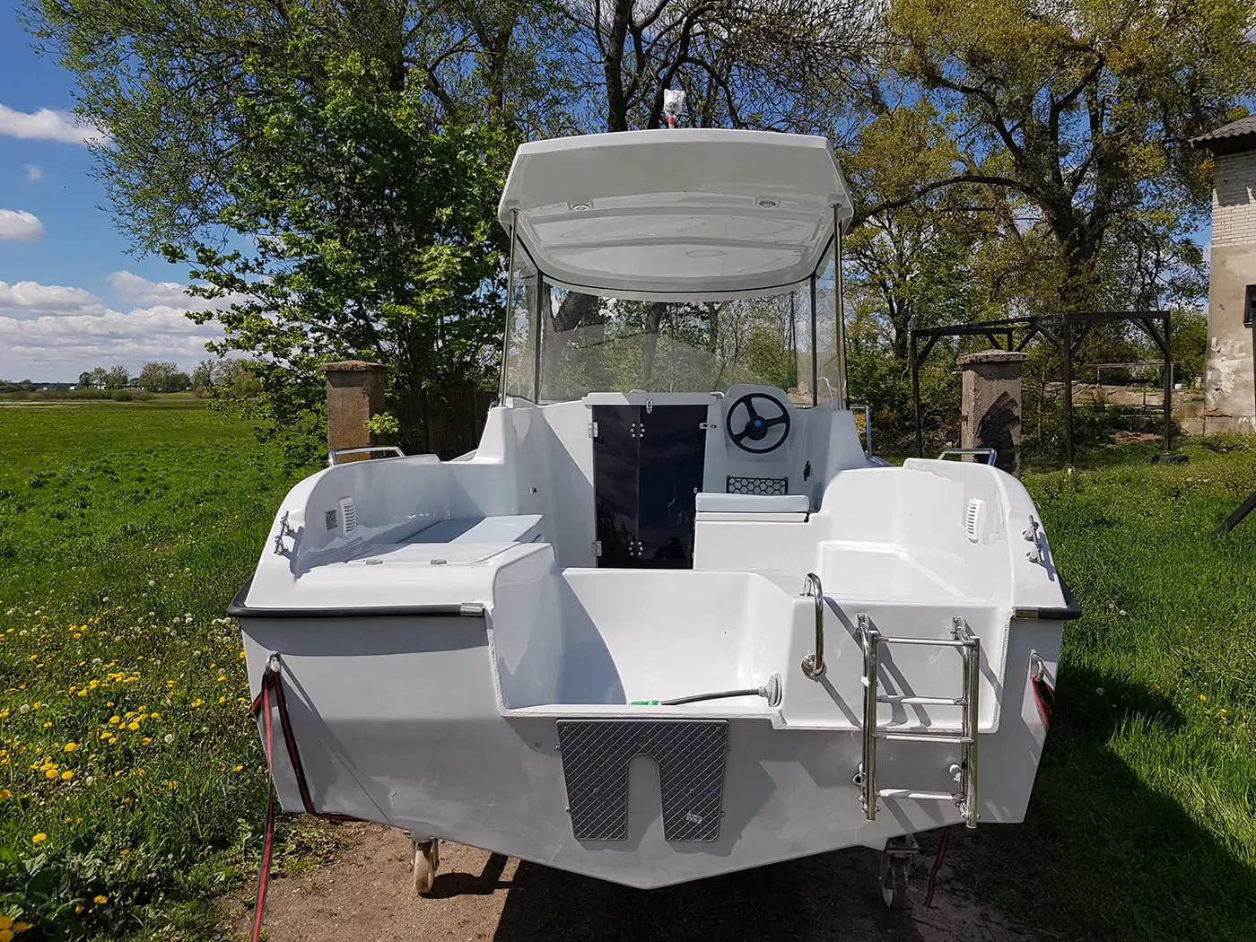 Laos 540 Pilothouse Kabinli Tekne
