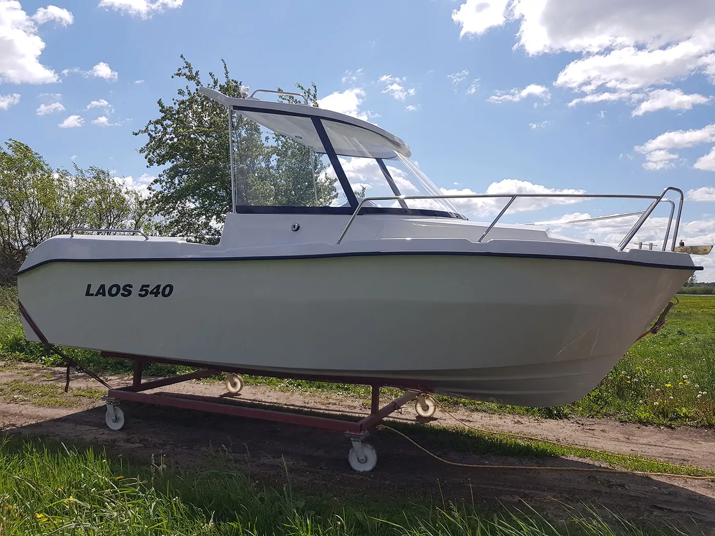 Laos 540 Pilothouse Kabinli Tekne