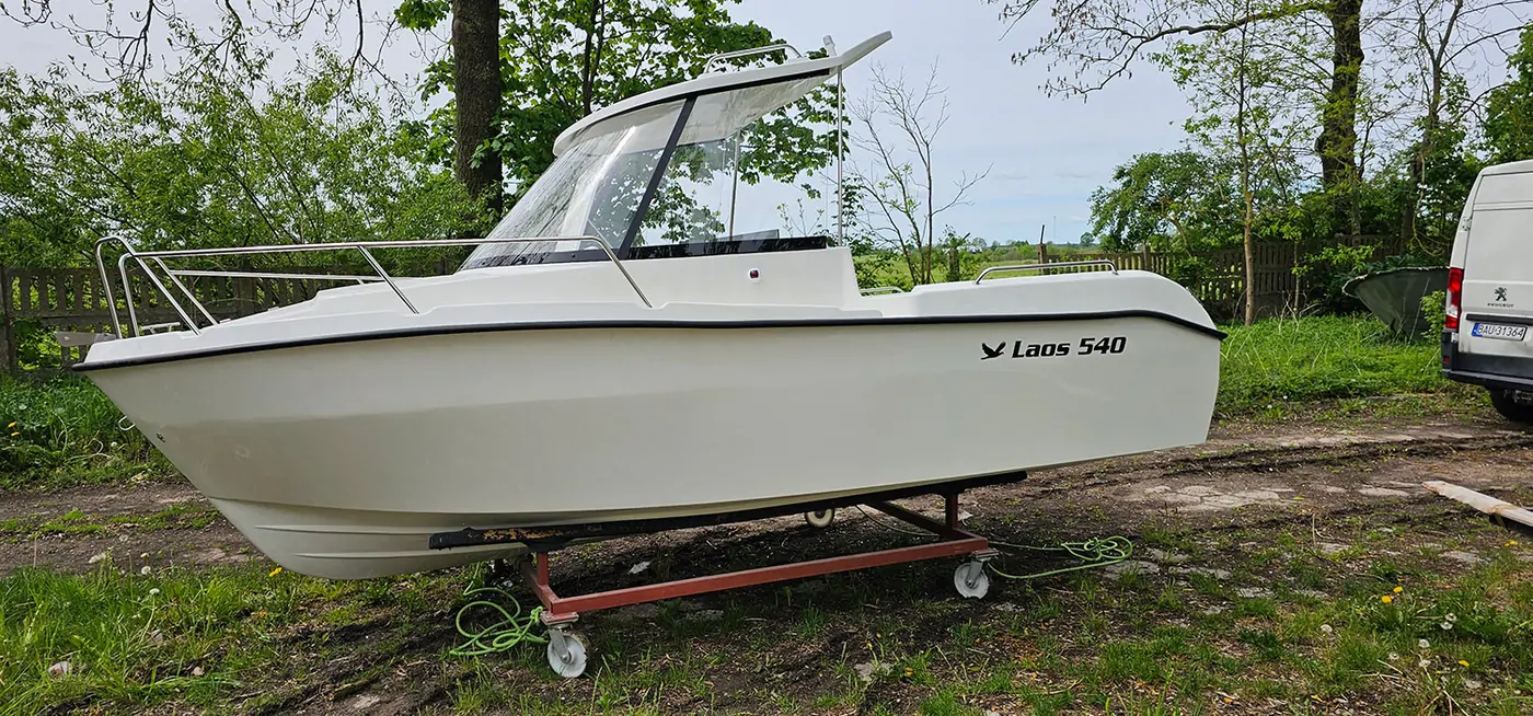 Laos 540 Pilothouse Kabinli Tekne