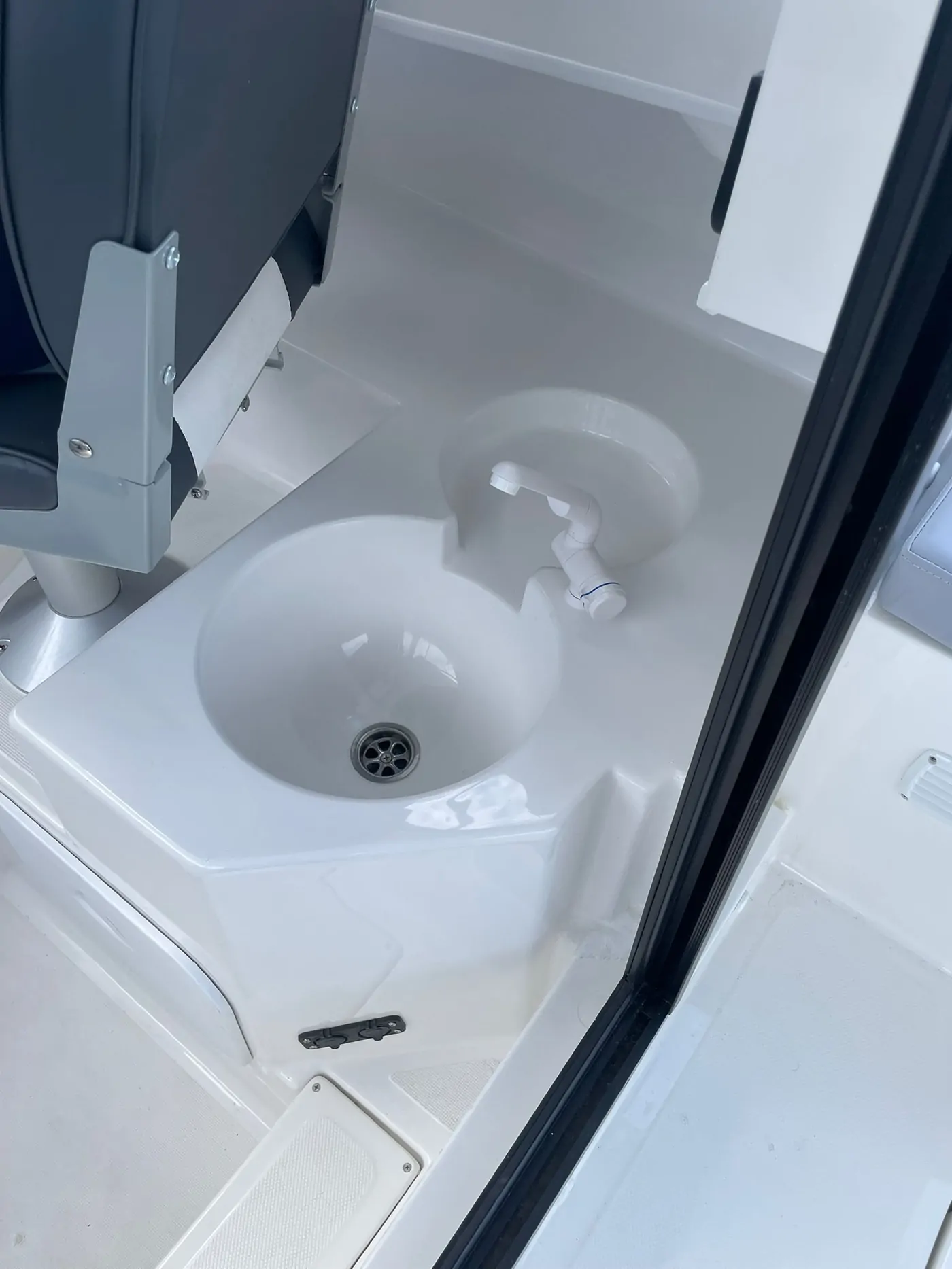 Laos 605 Pilothouse Kabinli Tekne – 12