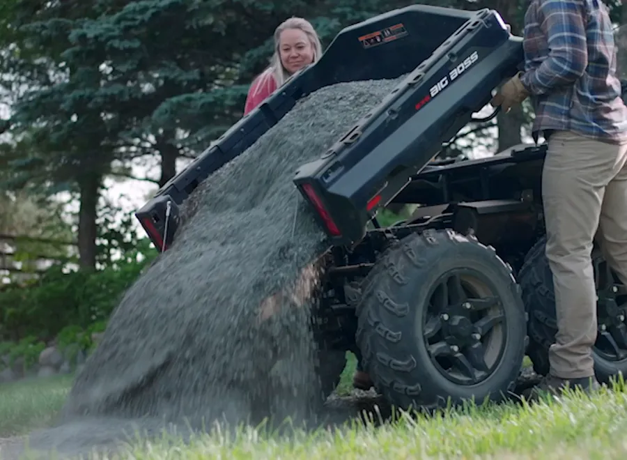 Arazide seyir hâlinde Polaris RANGER