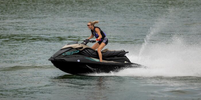 2025-Yamaha-GP1800RSVHO-EU-Black-Action-001-03