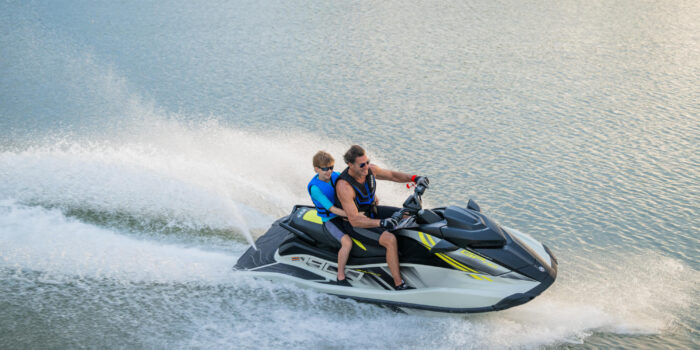 2025-Yamaha-GPHO-EU-Light_Green_Grey_Metallic-Action-002-03