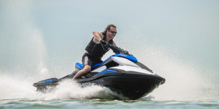 2025-Yamaha-JETBLASTER-EU-Black-Action-003-03-1 (1)