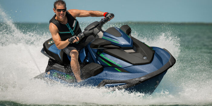 2025-Yamaha-VXCRUISERHO-EU-Dusty_Blue-Action-004-03